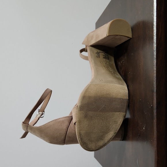 Shoes - Picture 4 of 4